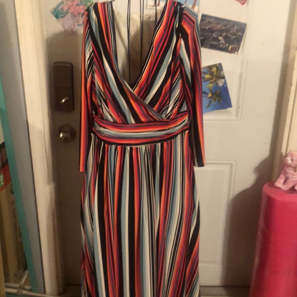 Fun brightly colored dress 👗